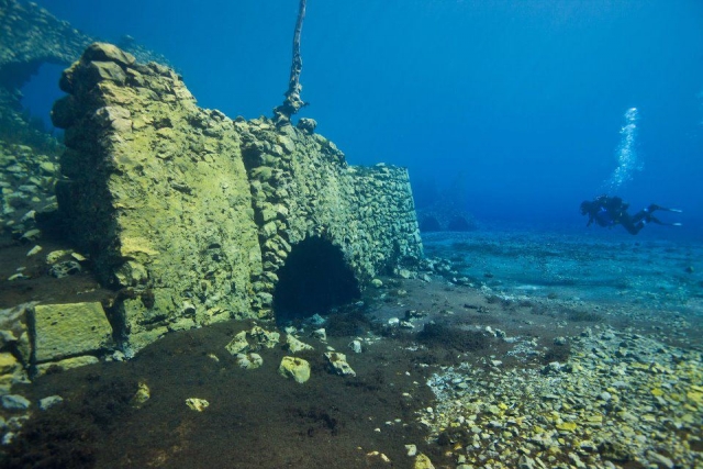  Buceo en el lago Capodacqua
